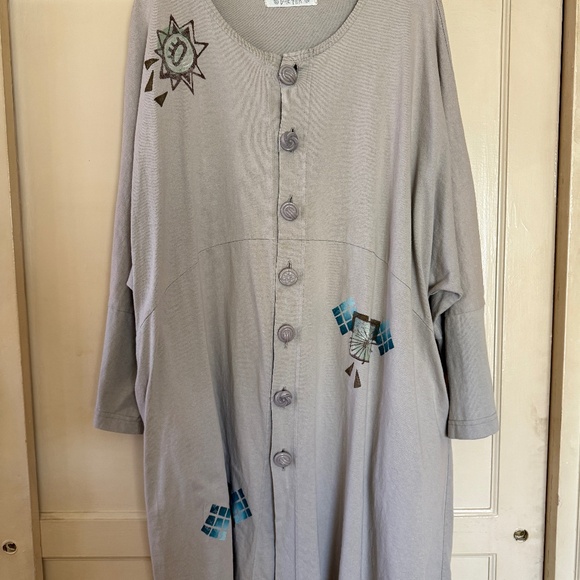 Bluefish Beige Top with original graphics - Picture 1 of 7